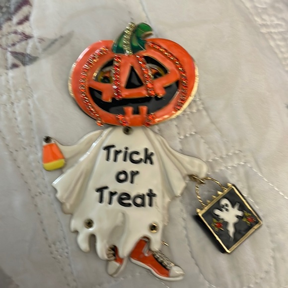 Halloween 🎃 Pin. - Picture 1 of 4